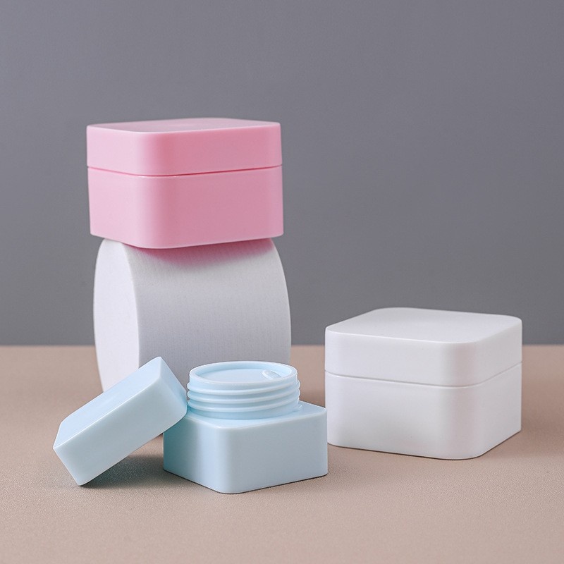 Factory direct sales of portable double-layer scrub cream case, decanter cream case, eyeshadow case, travel set.