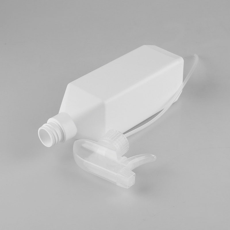 300ml/500ml PE slanted-shoulder square spray bottle, handle-operated all-plastic spray gun.