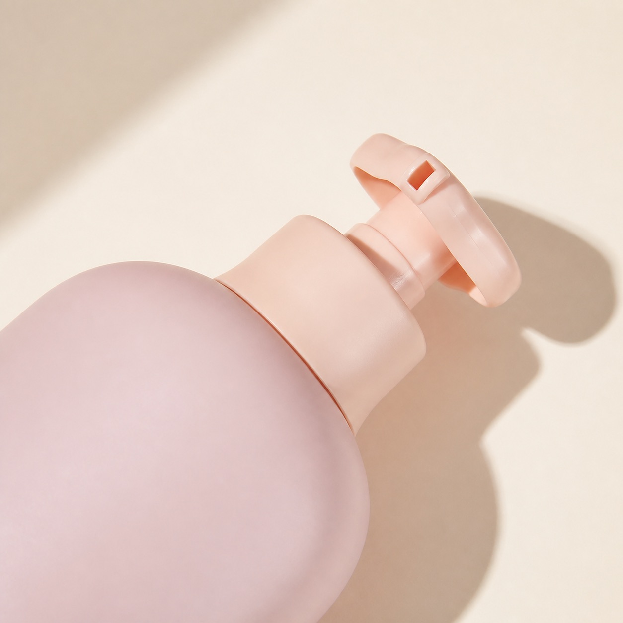 Empty 300ml 400ml 500ml pink HDPE Plastic Baby Body Lotion Bottle with Pump Children's Shampoo and Shower Gel Packing Bottles