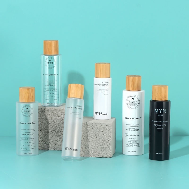 Stock Small Capacity 200ml250ml300ml Flat Shoulder Shampoo Bottle Bamboo And Wood Cover Plastic Dispenser Bottle Frosted Pet