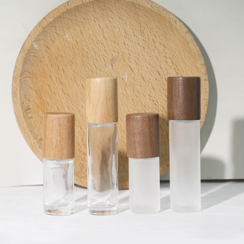 Brown essential oil bottle, 5ml/10ml, glass rollerball bottle, frosted essential oil bottle, wooden cap, rollerball applicator.
